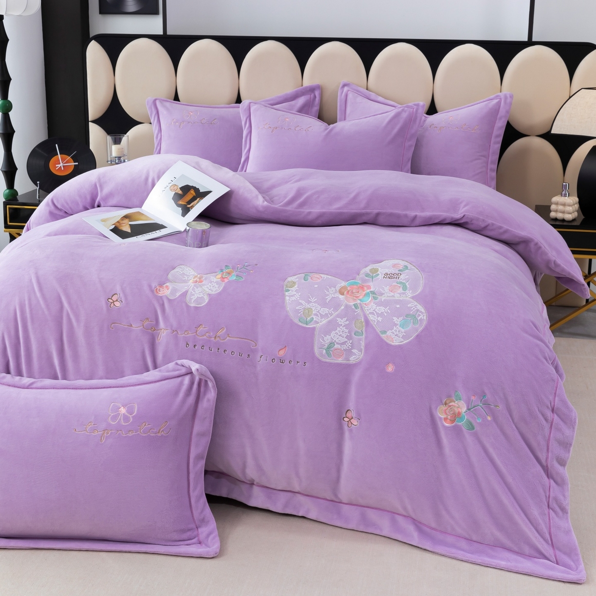 91家纺网 家纺一手货源 找家纺 优姿家纺 2025新款10斤牛奶绒宽边绣花保暖四件套-蝴蝶心语 蝴蝶心语-千代紫