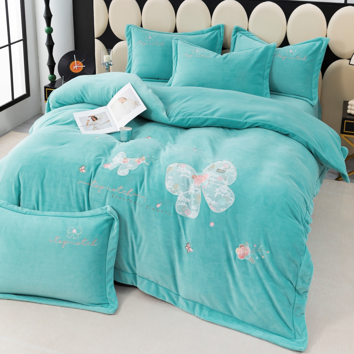 91家纺网 家纺一手货源 找家纺 优姿家纺 2025新款10斤牛奶绒宽边绣花保暖四件套-蝴蝶心语 蝴蝶心语-湖兰