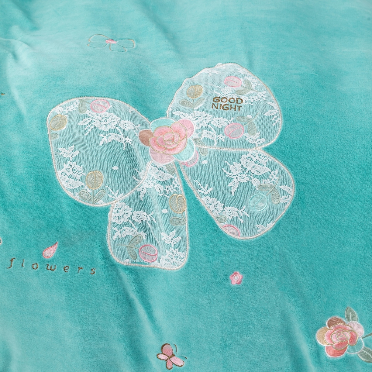 91家纺网 家纺一手货源 找家纺 优姿家纺 2025新款10斤牛奶绒宽边绣花保暖四件套-蝴蝶心语 蝴蝶心语-湖兰