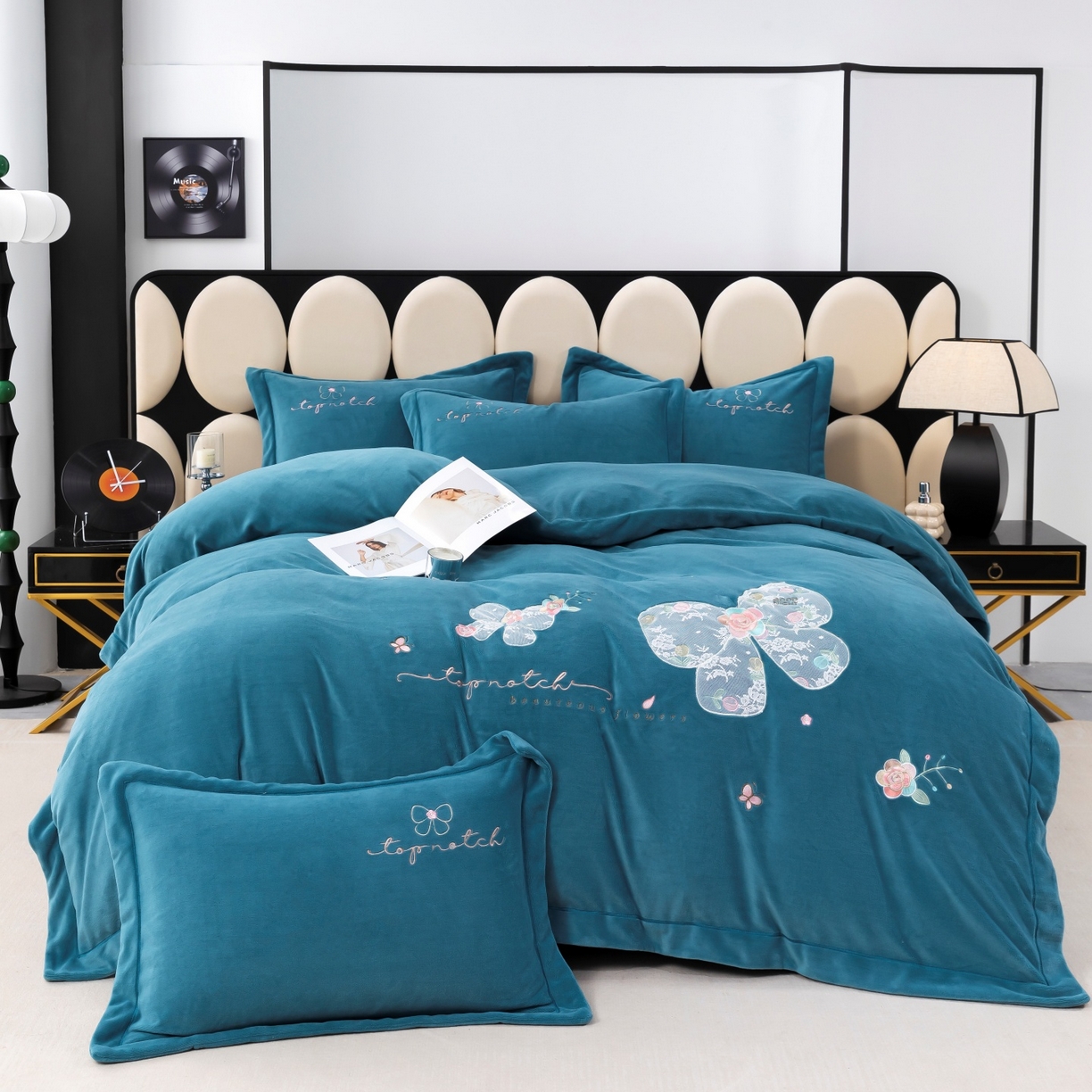 91家纺网 家纺一手货源 找家纺 优姿家纺 2025新款10斤牛奶绒宽边绣花保暖四件套-蝴蝶心语 蝴蝶心语-宝石蓝