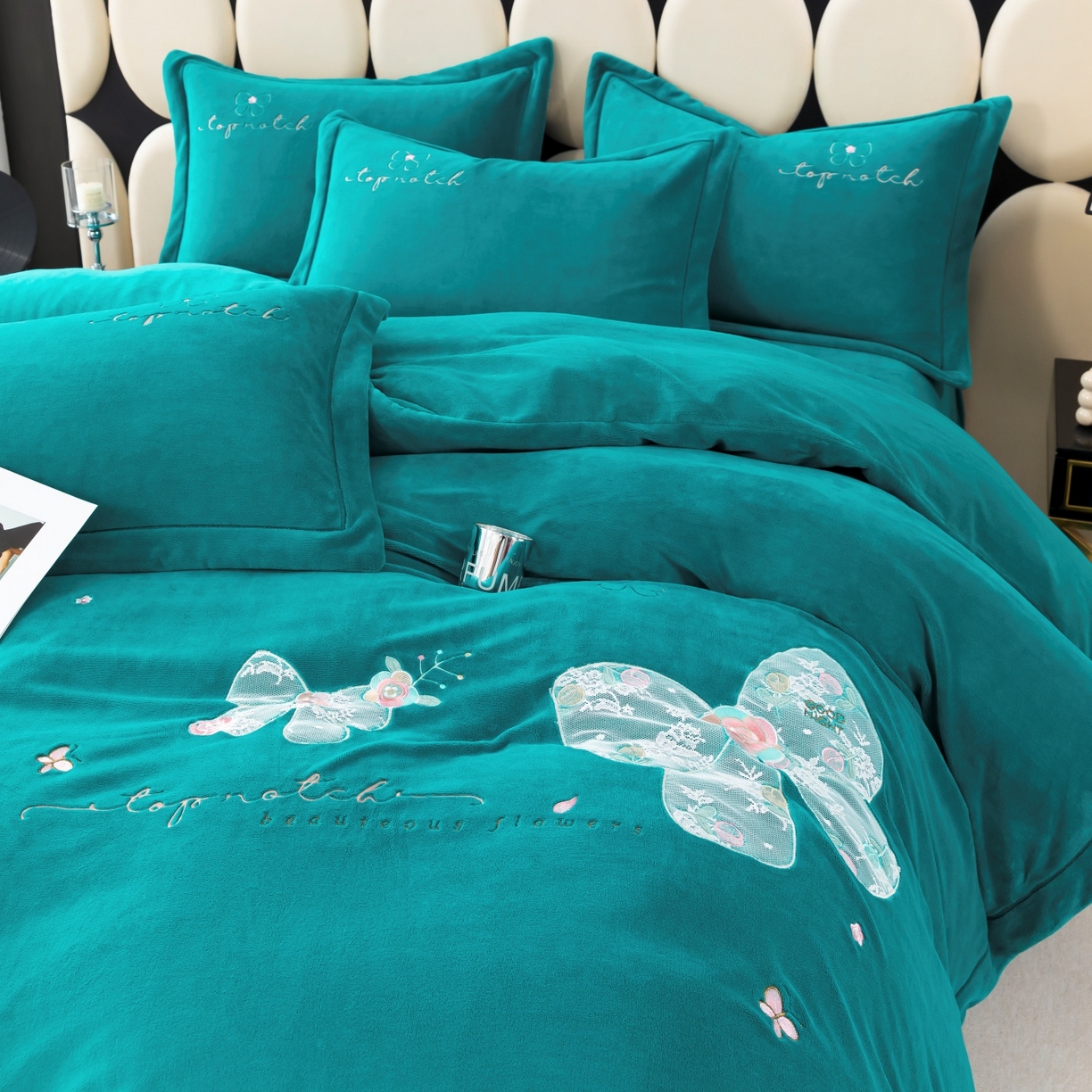 91家纺网 家纺一手货源 找家纺 优姿家纺 2025新款10斤牛奶绒宽边绣花保暖四件套-蝴蝶心语 蝴蝶心语-墨绿