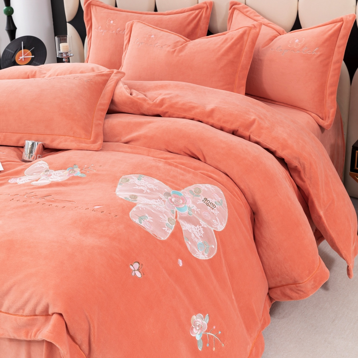 91家纺网 家纺一手货源 找家纺 优姿家纺 2025新款10斤牛奶绒宽边绣花保暖四件套-蝴蝶心语 蝴蝶心语-桔