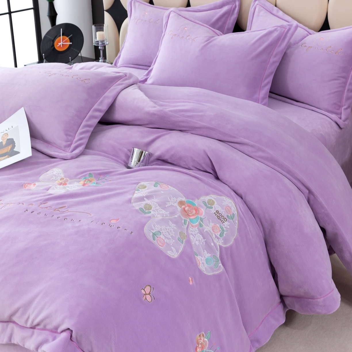 91家纺网 家纺一手货源 找家纺 优姿家纺 2025新款10斤牛奶绒宽边绣花保暖四件套-蝴蝶心语 蝴蝶心语-千代紫