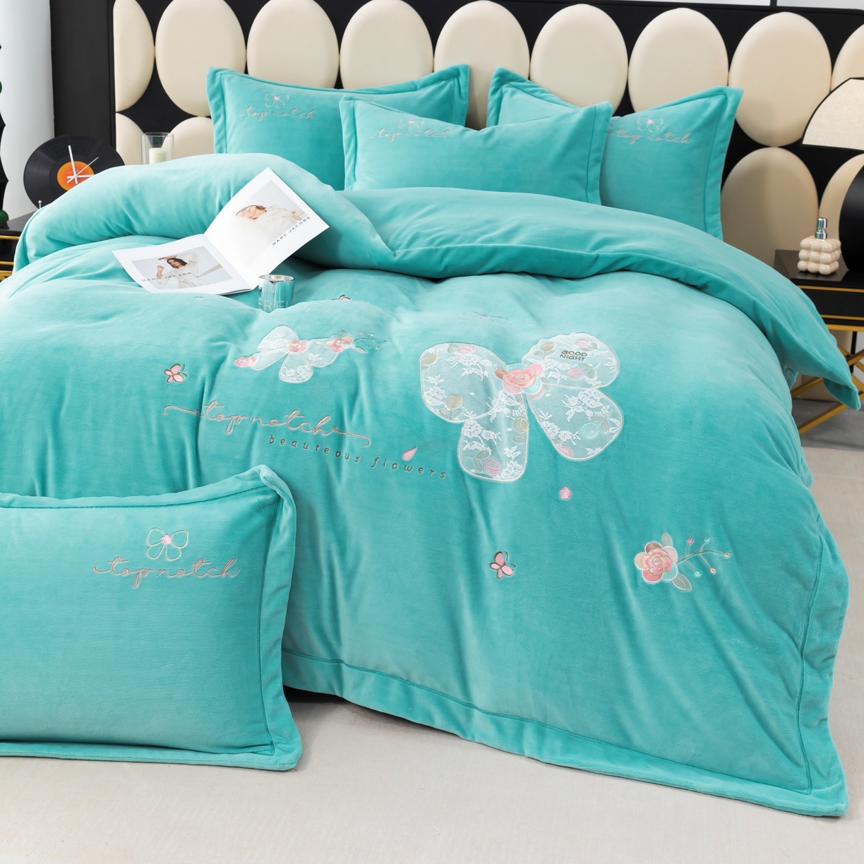 91家纺网 家纺一手货源 找家纺 优姿家纺 2025新款10斤牛奶绒宽边绣花保暖四件套-蝴蝶心语 蝴蝶心语-湖兰