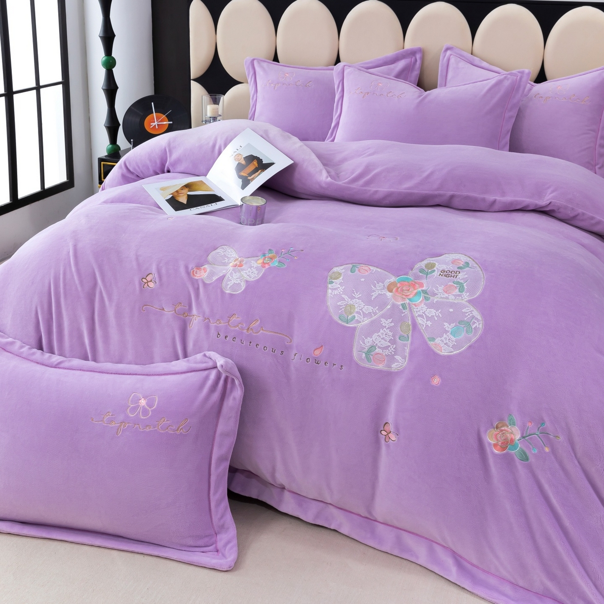 91家纺网 家纺一手货源 找家纺 优姿家纺 2025新款10斤牛奶绒宽边绣花保暖四件套-蝴蝶心语 蝴蝶心语-千代紫