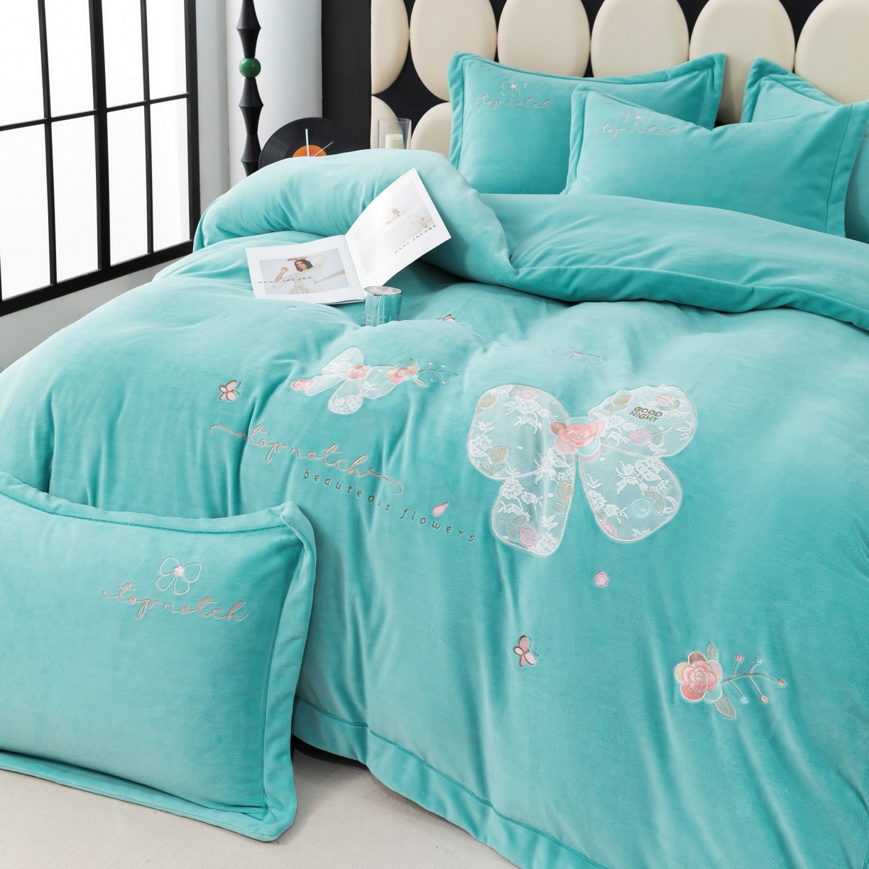 91家纺网 家纺一手货源 找家纺 优姿家纺 2025新款10斤牛奶绒宽边绣花保暖四件套-蝴蝶心语 蝴蝶心语-湖兰