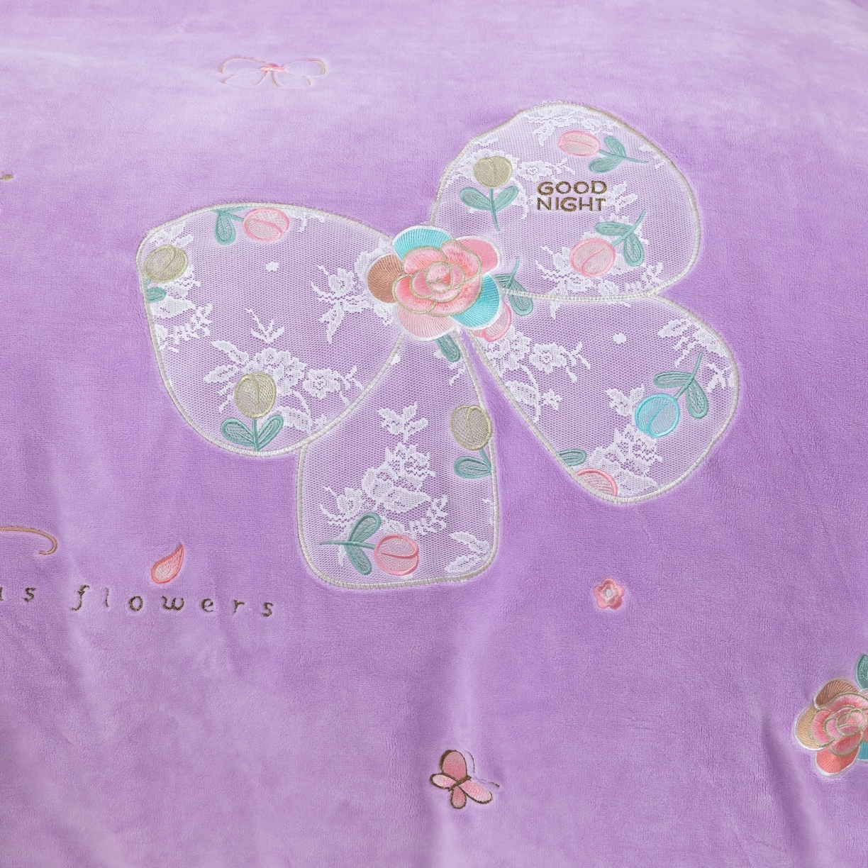 91家纺网 家纺一手货源 找家纺 优姿家纺 2025新款10斤牛奶绒宽边绣花保暖四件套-蝴蝶心语 蝴蝶心语-千代紫