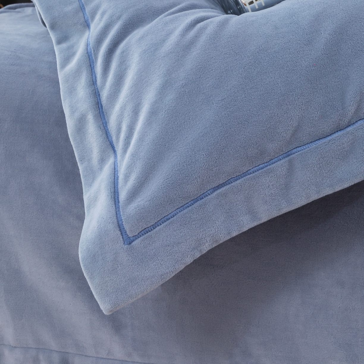 91家纺网 家纺一手货源 找家纺 优姿家纺 2025新款10斤牛奶绒宽边绣花保暖四件套-蝴蝶心语 蝴蝶心语-典雅灰