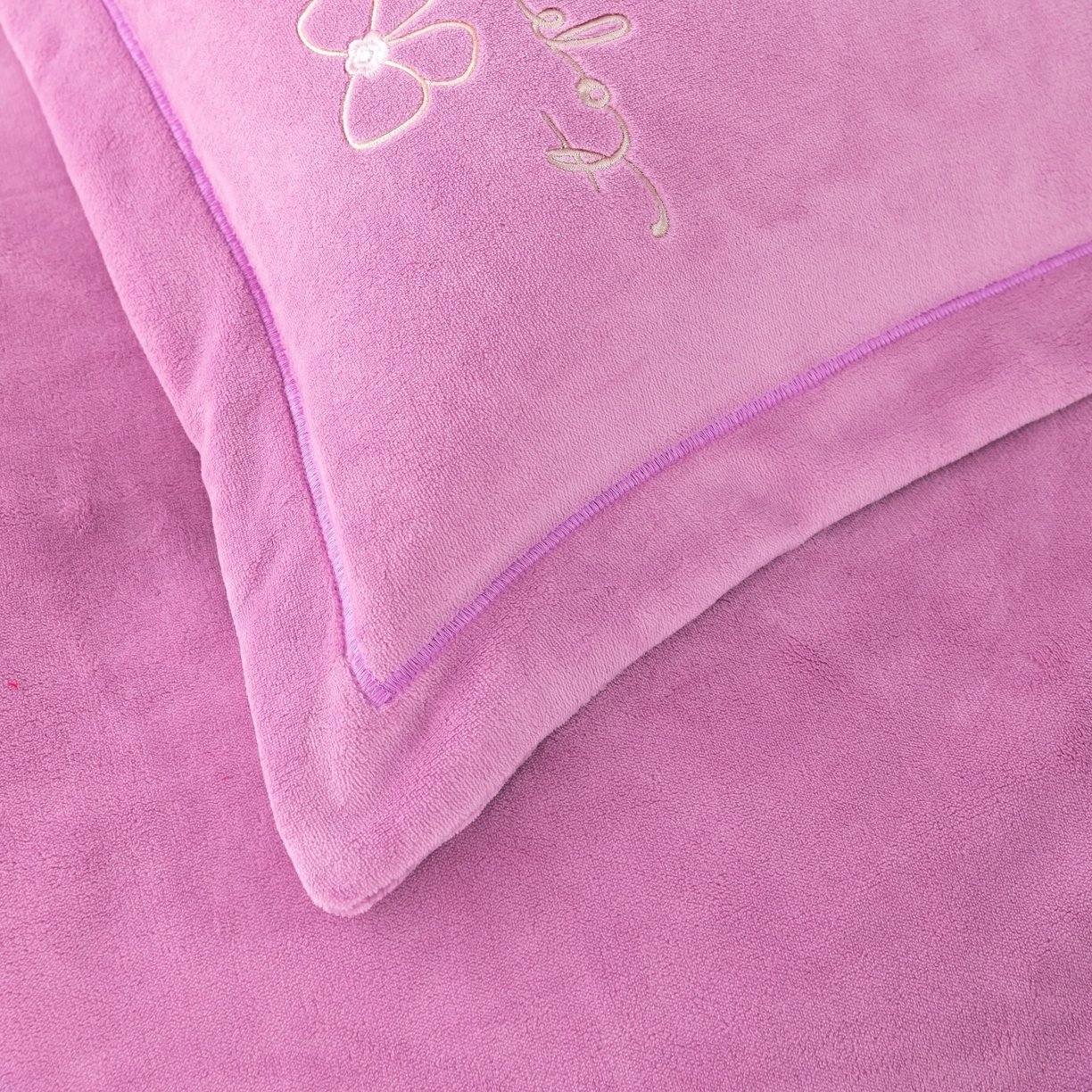 91家纺网 家纺一手货源 找家纺 优姿家纺 2025新款10斤牛奶绒宽边绣花保暖四件套-蝴蝶心语 蝴蝶心语-紫