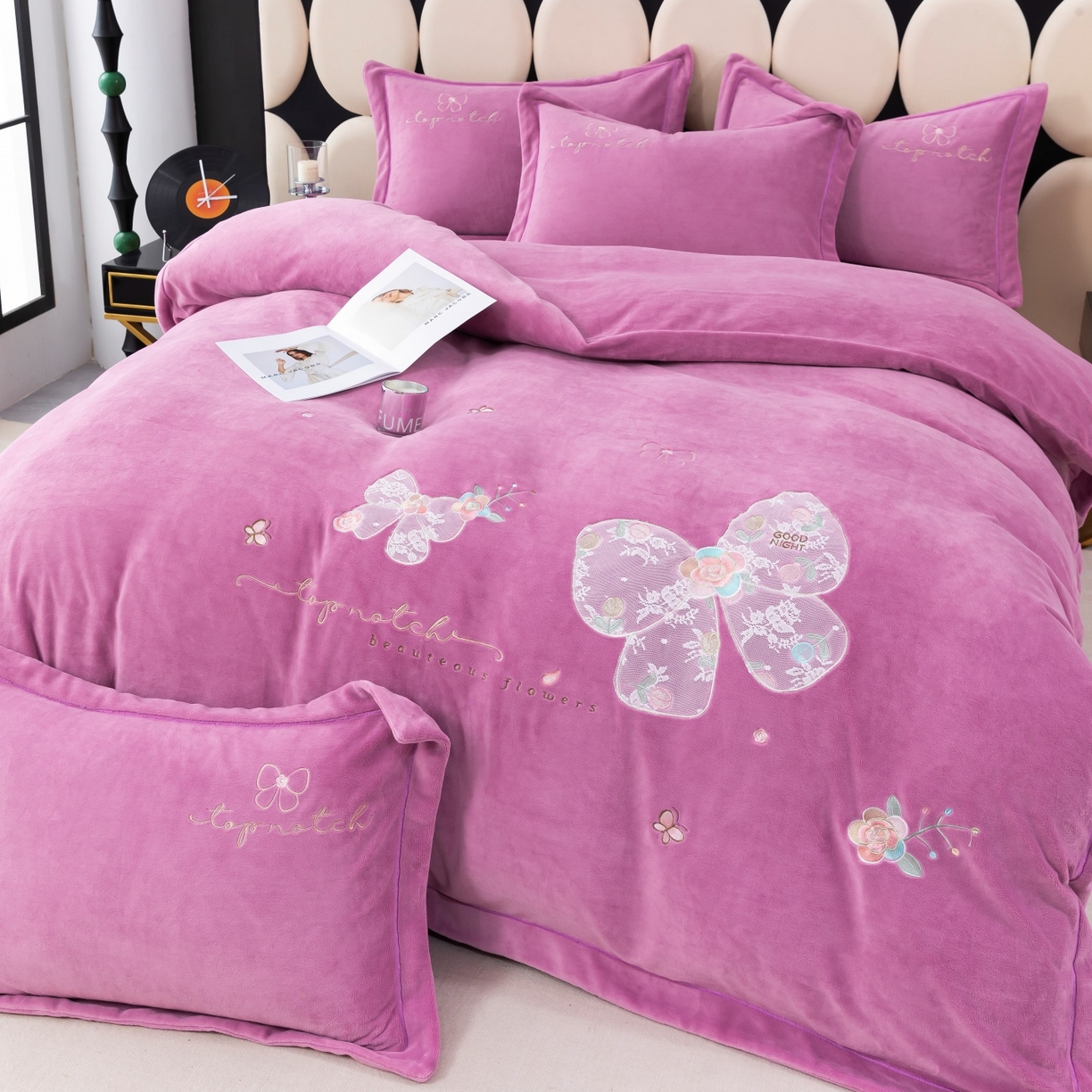 91家纺网 家纺一手货源 找家纺 优姿家纺 2025新款10斤牛奶绒宽边绣花保暖四件套-蝴蝶心语 蝴蝶心语-紫