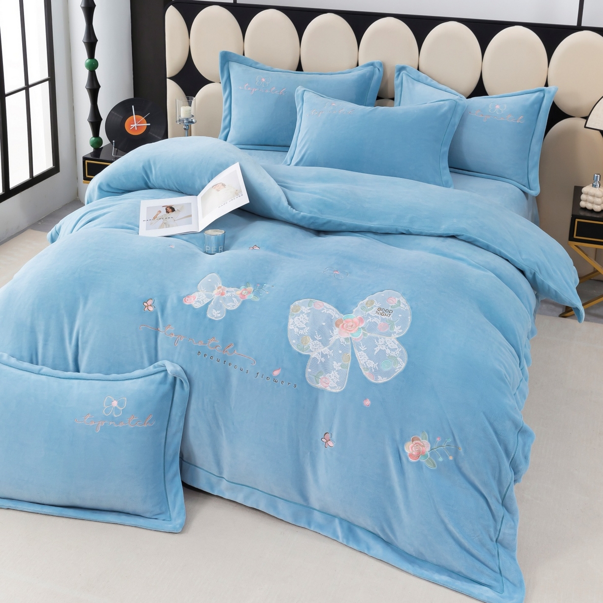 91家纺网 家纺一手货源 找家纺 优姿家纺 2025新款10斤牛奶绒宽边绣花保暖四件套-蝴蝶心语 蝴蝶心语-天兰