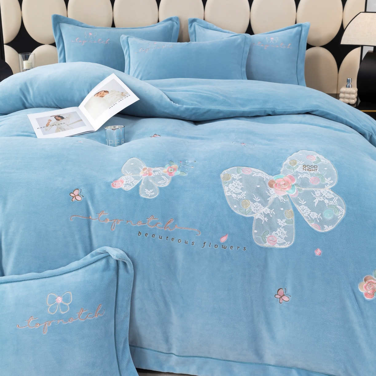 91家纺网 家纺一手货源 找家纺 优姿家纺 2025新款10斤牛奶绒宽边绣花保暖四件套-蝴蝶心语 蝴蝶心语-天兰