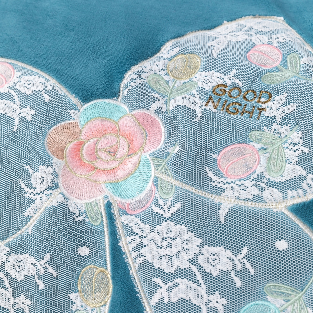 91家纺网 家纺一手货源 找家纺 优姿家纺 2025新款10斤牛奶绒宽边绣花保暖四件套-蝴蝶心语 蝴蝶心语-宝石蓝