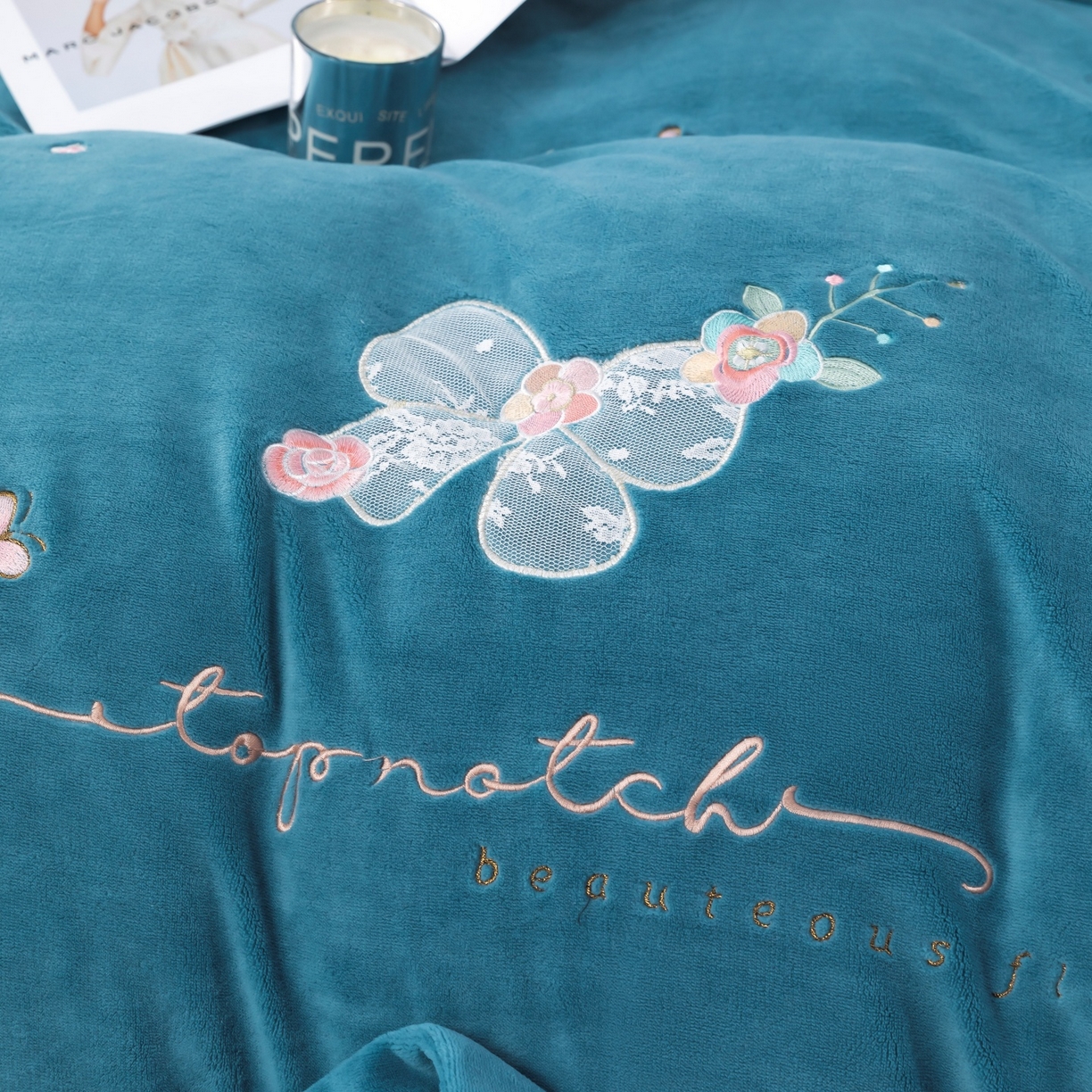 91家纺网 家纺一手货源 找家纺 （总）优姿家纺 2025新款10斤牛奶绒宽边绣花保暖四件套-蝴蝶心语