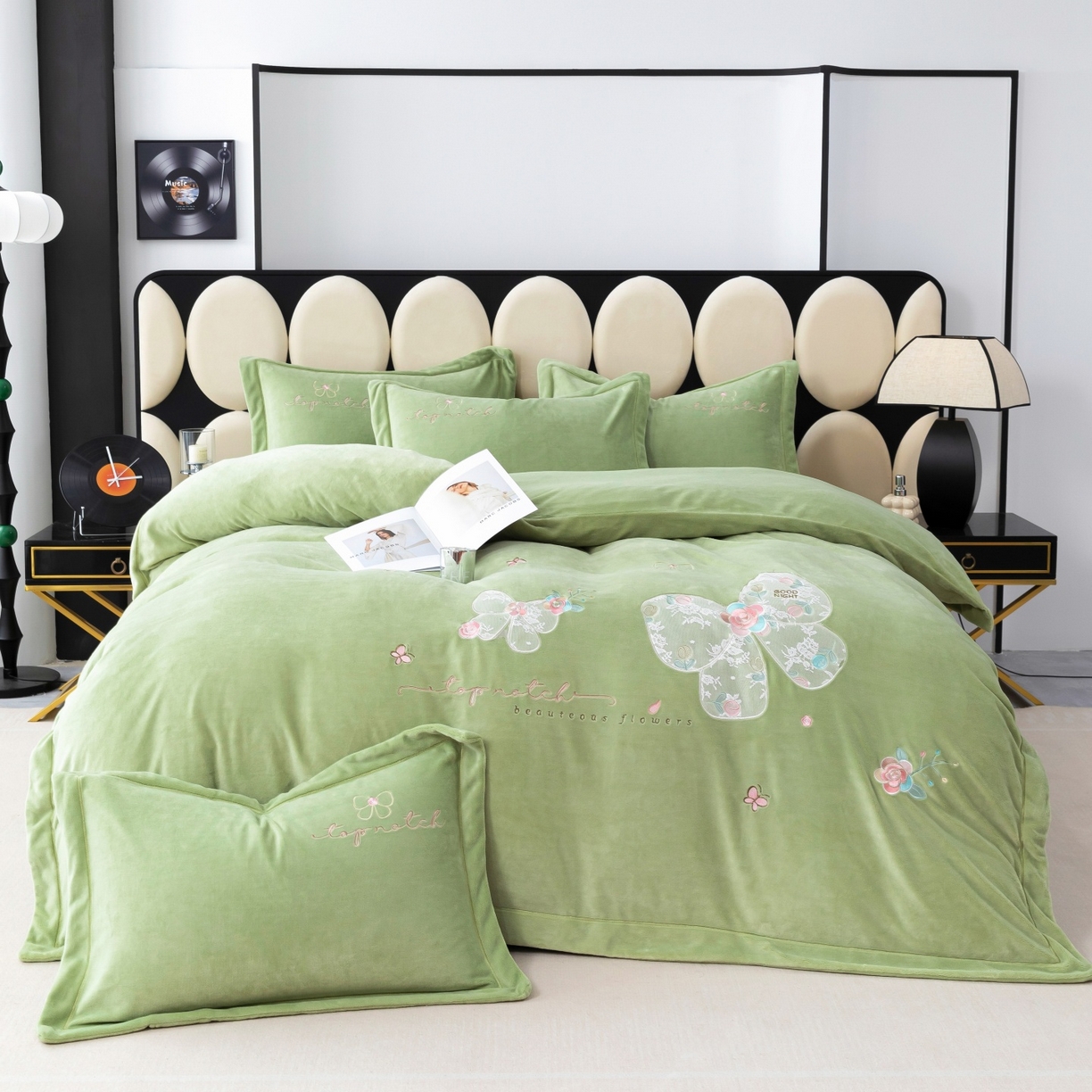 91家纺网 家纺一手货源 找家纺 优姿家纺 2025新款10斤牛奶绒宽边绣花保暖四件套-蝴蝶心语 蝴蝶心语-抹茶绿