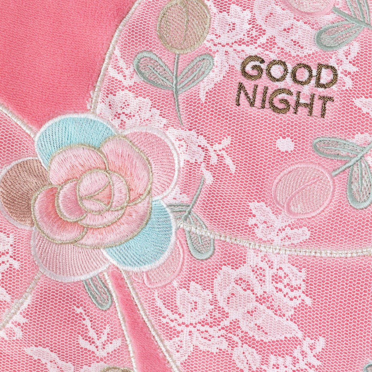 91家纺网 家纺一手货源 找家纺 优姿家纺 2025新款10斤牛奶绒宽边绣花保暖四件套-蝴蝶心语 蝴蝶心语-粉