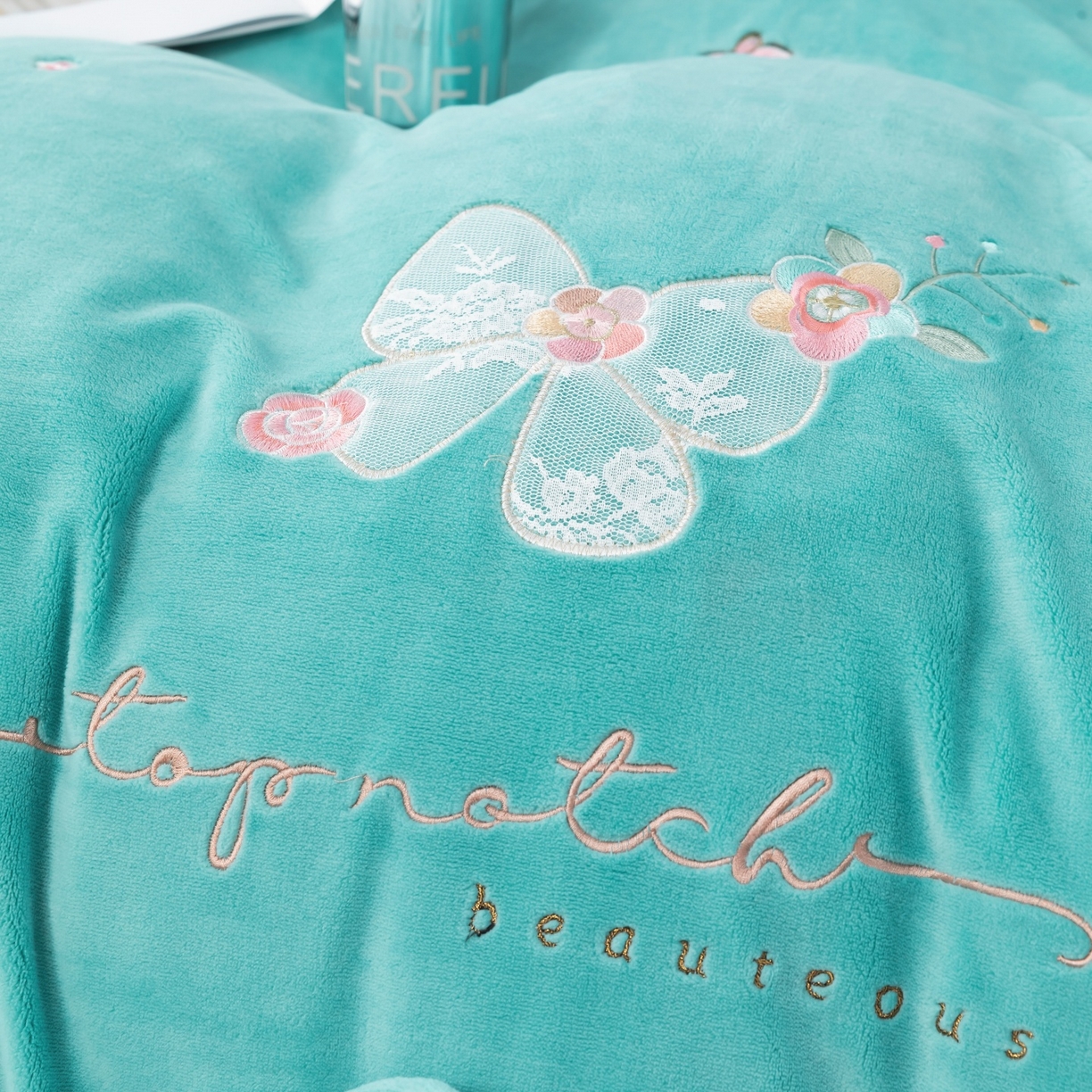 91家纺网 家纺一手货源 找家纺 优姿家纺 2025新款10斤牛奶绒宽边绣花保暖四件套-蝴蝶心语 蝴蝶心语-湖兰