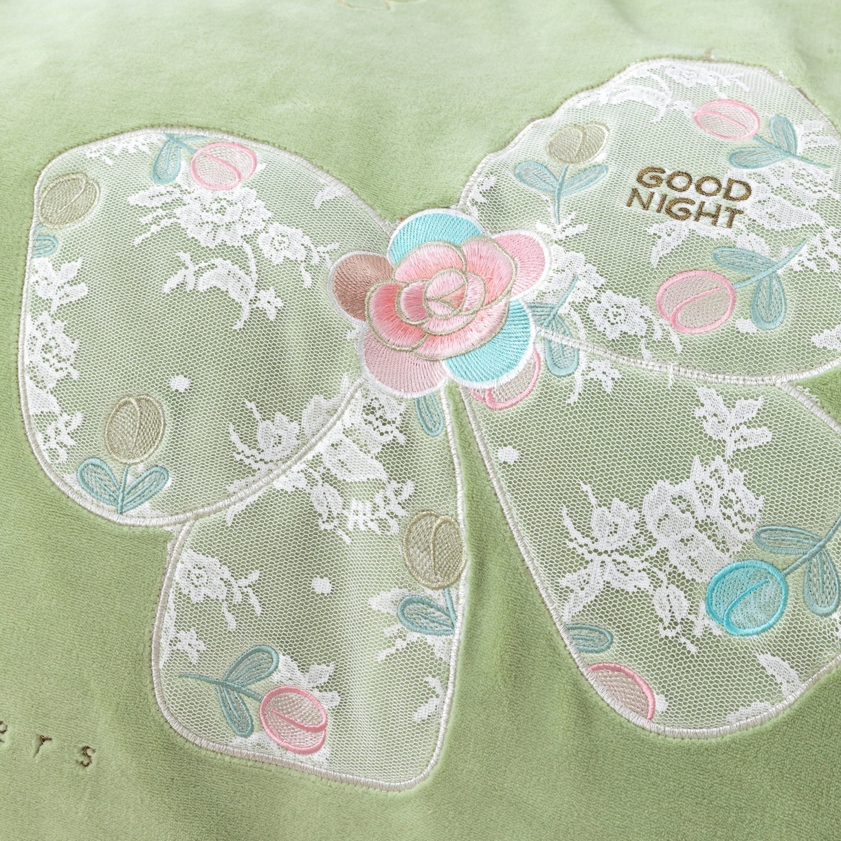 91家纺网 家纺一手货源 找家纺 优姿家纺 2025新款10斤牛奶绒宽边绣花保暖四件套-蝴蝶心语 蝴蝶心语-抹茶绿