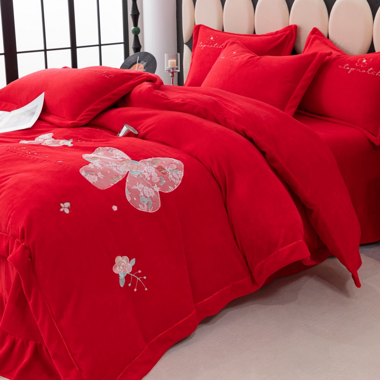 91家纺网 家纺一手货源 找家纺 优姿家纺 2025新款10斤牛奶绒宽边绣花保暖四件套-蝴蝶心语 蝴蝶心语-大红
