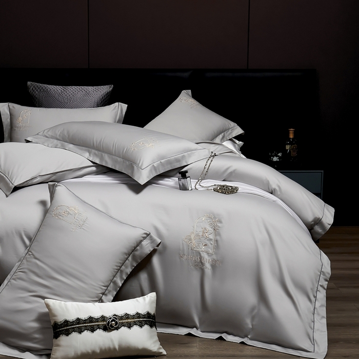 91家纺网 家纺一手货源 找家纺 2025新款60s支贡缎长绒棉刺绣花四件套纯棉全棉100%棉轻奢风四件套 艾尚-高级灰