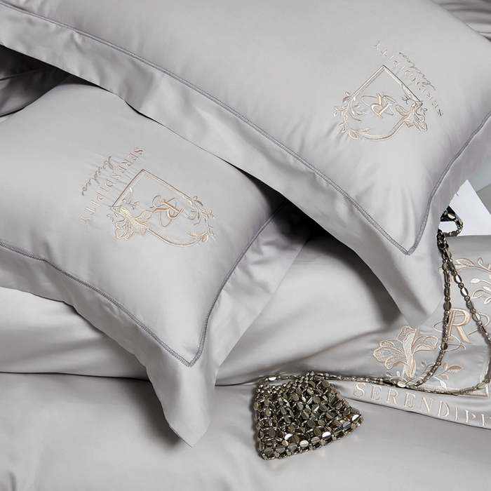 91家纺网 家纺一手货源 找家纺 2025新款60s支贡缎长绒棉刺绣花四件套纯棉全棉100%棉轻奢风四件套 艾尚-高级灰