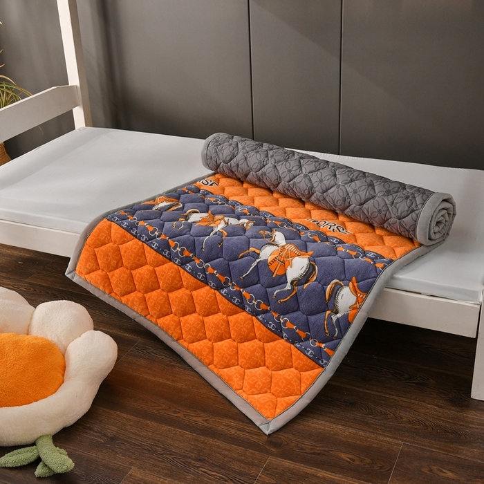 91家纺网 家纺一手货源 找家纺 索弗莱家纺 2025新款加厚宽边牛奶绒床垫-学生床 马普仕