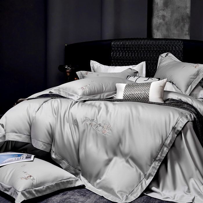 91家纺网 家纺一手货源 找家纺 2025新款60s支贡缎长绒棉刺绣花四件套纯棉全棉100%棉轻奢风四件套 米拉-高级灰