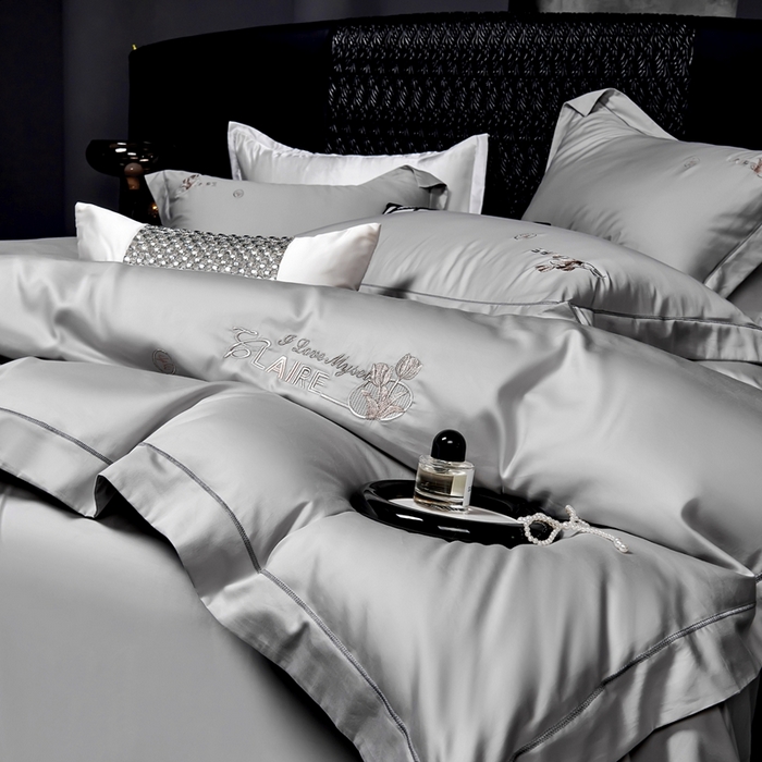 91家纺网 家纺一手货源 找家纺 2025新款60s支贡缎长绒棉刺绣花四件套纯棉全棉100%棉轻奢风四件套 米拉-高级灰