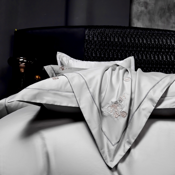 91家纺网 家纺一手货源 找家纺 2025新款60s支贡缎长绒棉刺绣花四件套纯棉全棉100%棉轻奢风四件套 米拉-高级灰