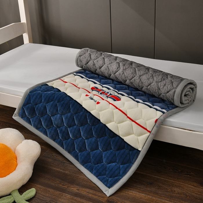 91家纺网 家纺一手货源 找家纺 索弗莱家纺 2025新款加厚宽边牛奶绒床垫-学生床 摩登