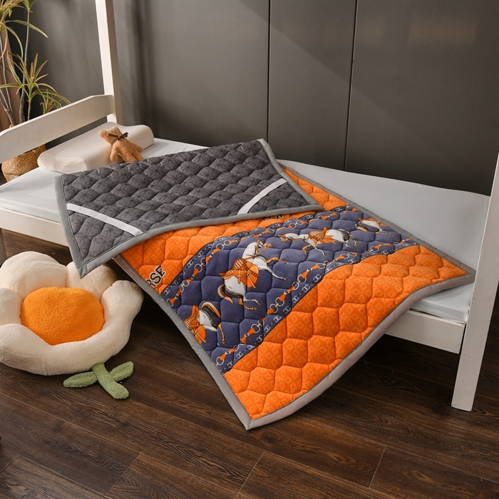 91家纺网 家纺一手货源 找家纺 索弗莱家纺 2025新款加厚宽边牛奶绒床垫-学生床 马普仕