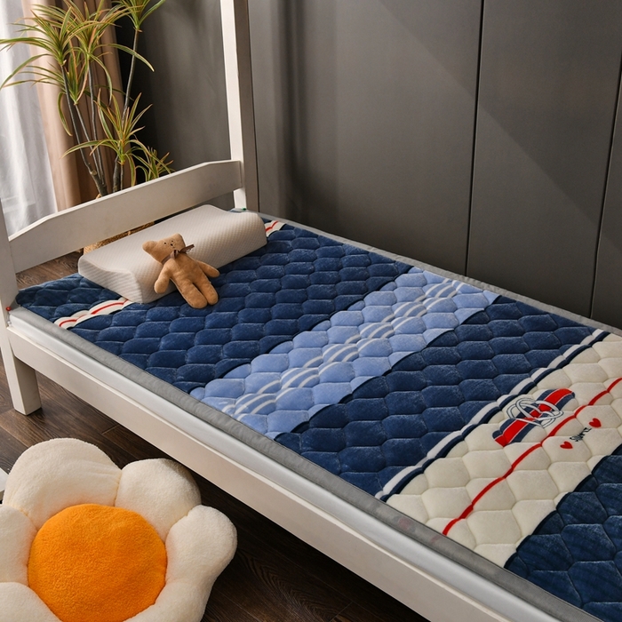 索弗莱家纺 2025新款加厚宽边牛奶绒床垫-学生床 摩登