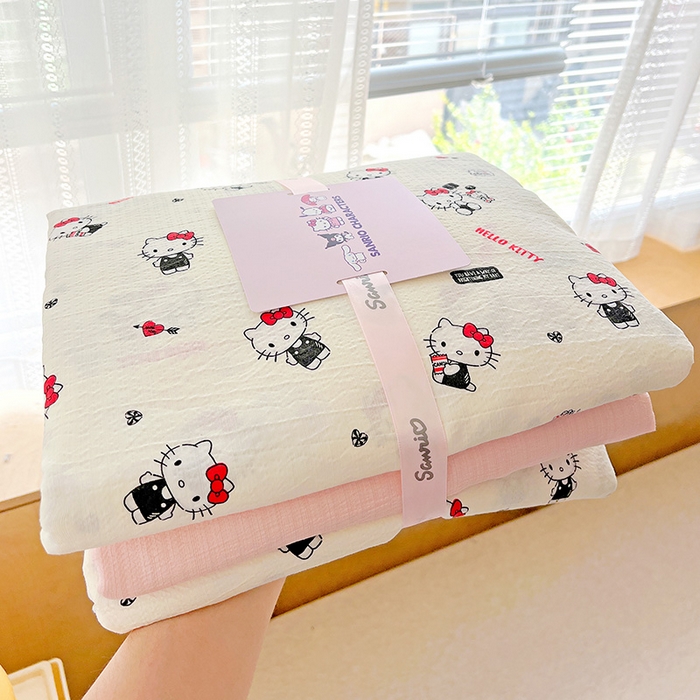 91家纺网 家纺一手货源 找家纺 奈颜 2025新款三丽鸥爆款云感双层纱印花四件套学生宿舍三件套-含防伪吊牌-叠拍图 嗨皮KT