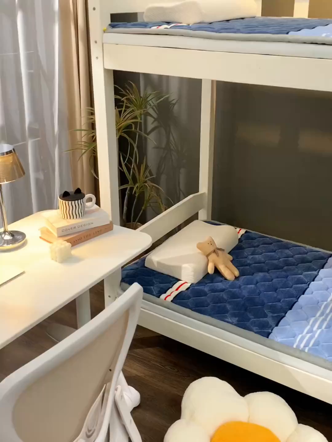 91家纺网 家纺一手货源 找家纺 索弗莱家纺 2025新款加厚宽边牛奶绒床垫-学生床 摩登