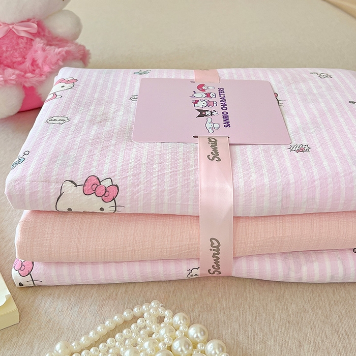 91家纺网 家纺一手货源 找家纺 奈颜 2025新款三丽鸥爆款云感双层纱印花四件套学生宿舍三件套-含防伪吊牌-叠拍图 条纹KT-浅粉