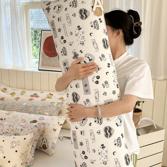 91家纺网 家纺一手货源 找家纺 （总）罗亿家纺 2025新款ins韩国卡通水洗棉大抱枕长条靠枕靠垫(小红书同款)