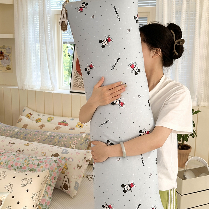 91家纺网 家纺一手货源 找家纺 （总）罗亿家纺 2025新款ins韩国卡通水洗棉大抱枕长条靠枕靠垫(小红书同款)