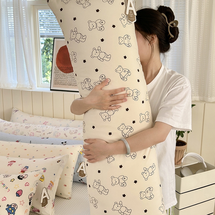 91家纺网 家纺一手货源 找家纺 （总）罗亿家纺 2025新款ins韩国卡通水洗棉大抱枕长条靠枕靠垫(小红书同款)