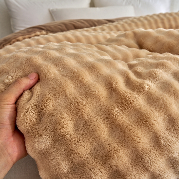 91家纺网 家纺一手货源 找家纺 米米儿家纺 2025新款兔毛牛奶绒加厚保暖冬被外贸跨境被子被芯 卡咖-泡泡绒