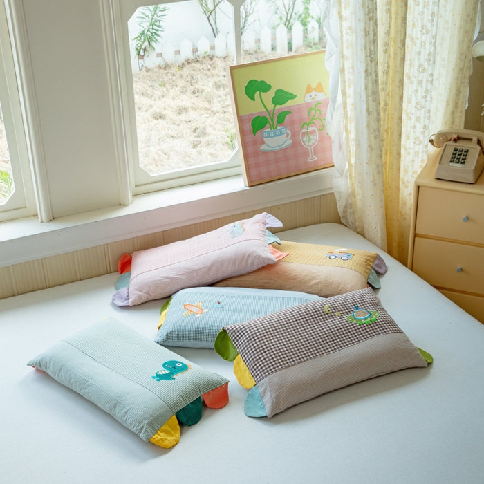 91家纺网 家纺一手货源 找家纺 卡芙芯类馆 2025新款全棉水洗棉贴布绣卡通枕芯枕头 组合图仅供展示不可下单