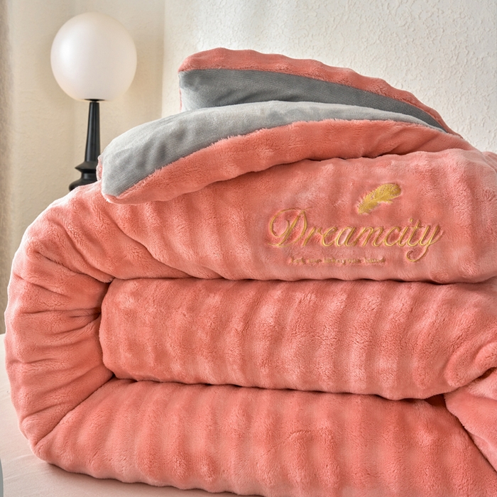 91家纺网 家纺一手货源 找家纺 米米儿家纺 2025新款兔毛牛奶绒加厚保暖冬被外贸跨境被子被芯 豆沙灰-泡泡绒