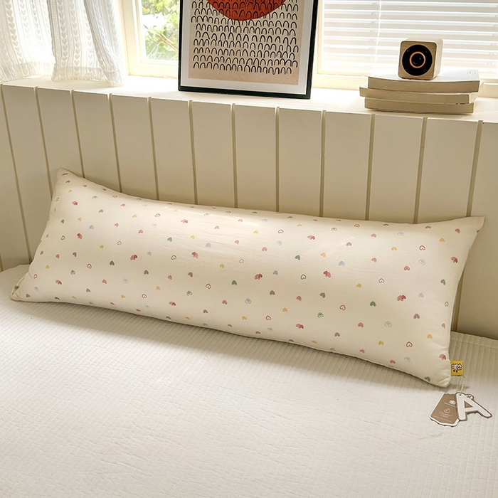 91家纺网 家纺一手货源 找家纺 罗亿家纺 2025新款ins韩国卡通水洗棉大抱枕长条靠枕靠垫(小红书同款) 彩色爱心