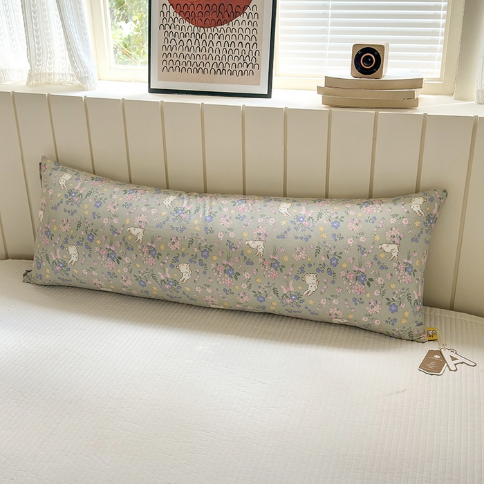 91家纺网 家纺一手货源 找家纺 罗亿家纺 2025新款ins韩国卡通水洗棉大抱枕长条靠枕靠垫(小红书同款) 飞飞兔