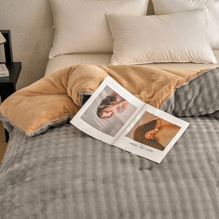 91家纺网 家纺一手货源 找家纺 米米儿家纺 2025新款兔毛牛奶绒加厚保暖冬被外贸跨境被子被芯 灰卡-泡泡绒