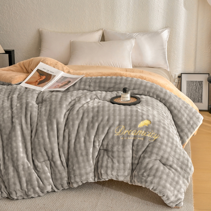 91家纺网 家纺一手货源 找家纺 米米儿家纺 2025新款兔毛牛奶绒加厚保暖冬被外贸跨境被子被芯 灰卡-泡泡绒