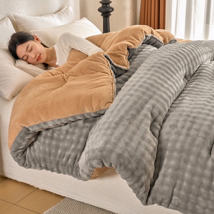 91家纺网 家纺一手货源 找家纺 米米儿家纺 2025新款兔毛牛奶绒加厚保暖冬被外贸跨境被子被芯 灰卡-泡泡绒