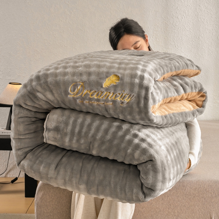 91家纺网 家纺一手货源 找家纺 米米儿家纺 2025新款兔毛牛奶绒加厚保暖冬被外贸跨境被子被芯 灰卡-泡泡绒