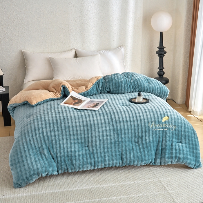 91家纺网 家纺一手货源 找家纺 米米儿家纺 2025新款兔毛牛奶绒加厚保暖冬被外贸跨境被子被芯 蓝卡-泡泡绒