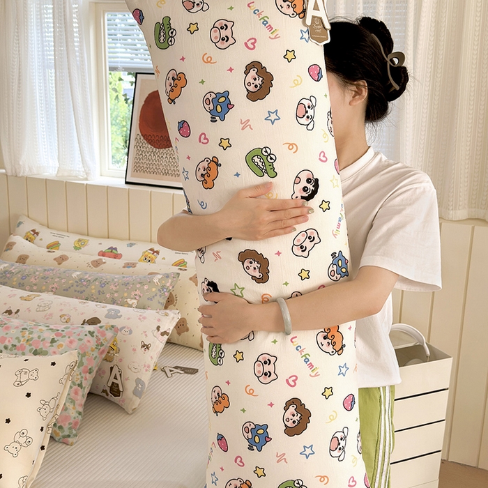 罗亿家纺 2025新款ins韩国卡通水洗棉大抱枕长条靠枕靠垫(小红书同款) 蜡笔小新