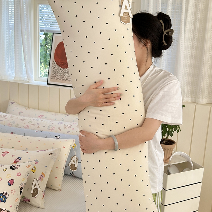 罗亿家纺 2025新款ins韩国卡通水洗棉大抱枕长条靠枕靠垫(小红书同款) 汤圆-米